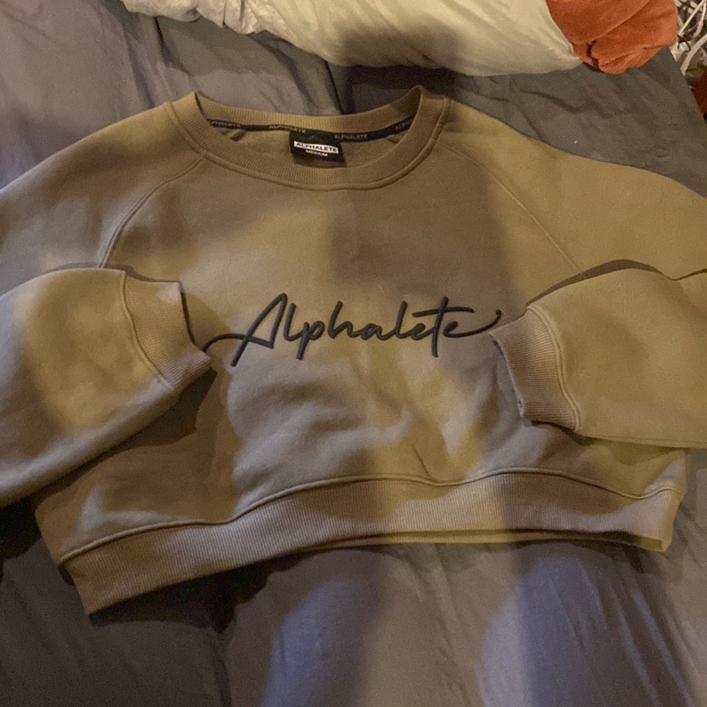 Alphalete BRAND NEW cropped sweatshirt
